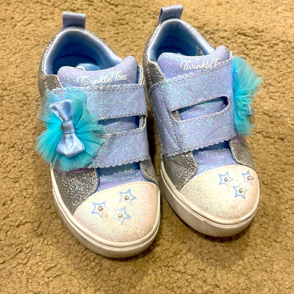 Sparkle bow sketchers
